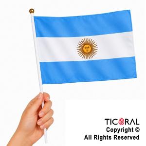 BANDERA TELA ARGENTINA 20 X 28 CM CON MASTIL (30111) (PACK X 12 UNIDADES)
