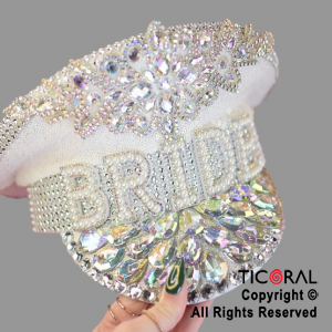 SOMBRERO CAPITAN PREMIUM BRIDE CON GEMAS IRIS BLANCO x 1